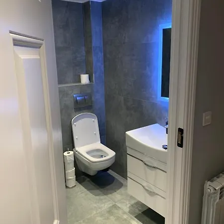 Luxury In Central Newbridge Wifi Holiday home *